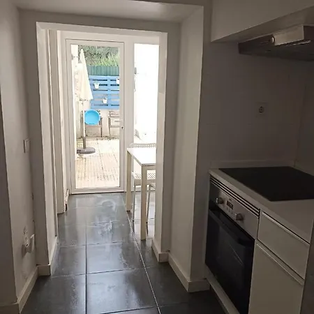 Watching Лиссабон