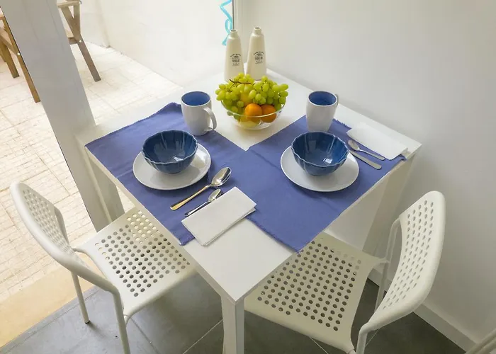 Watching شقة Lisboa